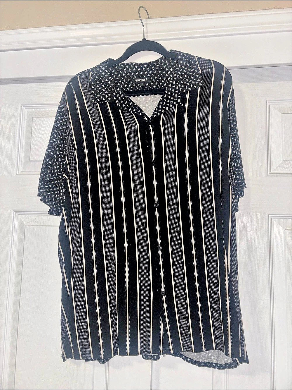 Express Geo Striped Short Sleeve Resort Shirt Black & White XL